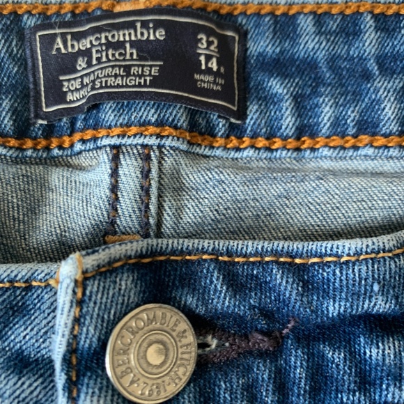 Abercrombie & Fitch Natural Rise Jean - Picture 3 of 5